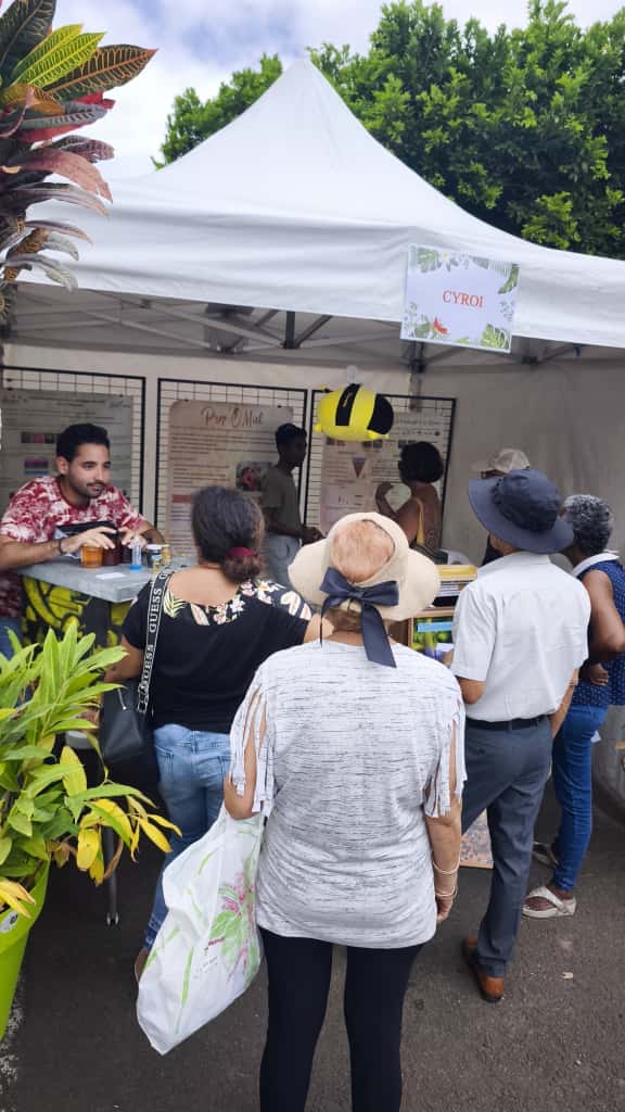 Échanges avec le public autour des abeilles