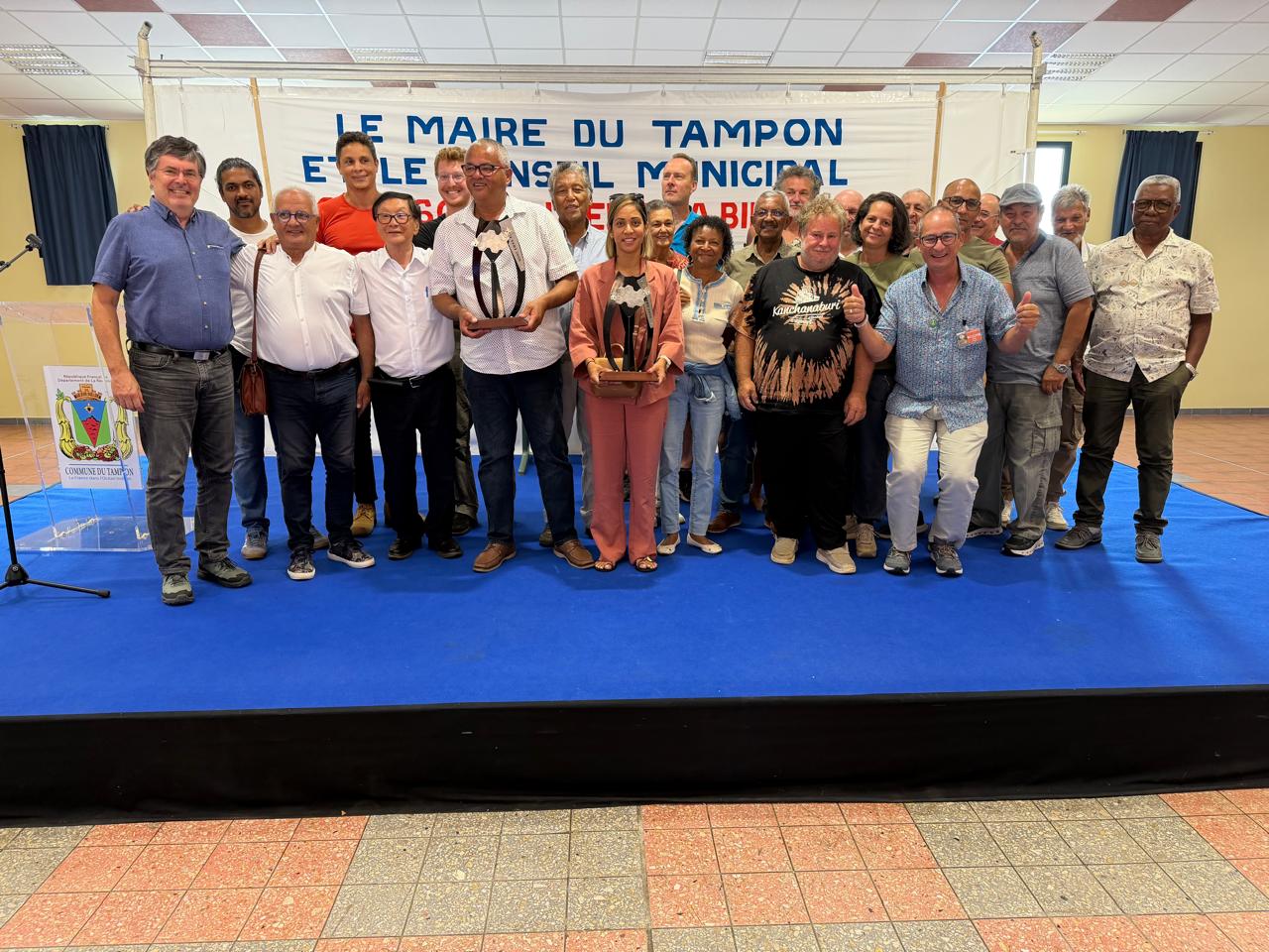 Équipe Prop'OMiel et partenaires de la filière apicole à Miel Vert 2026