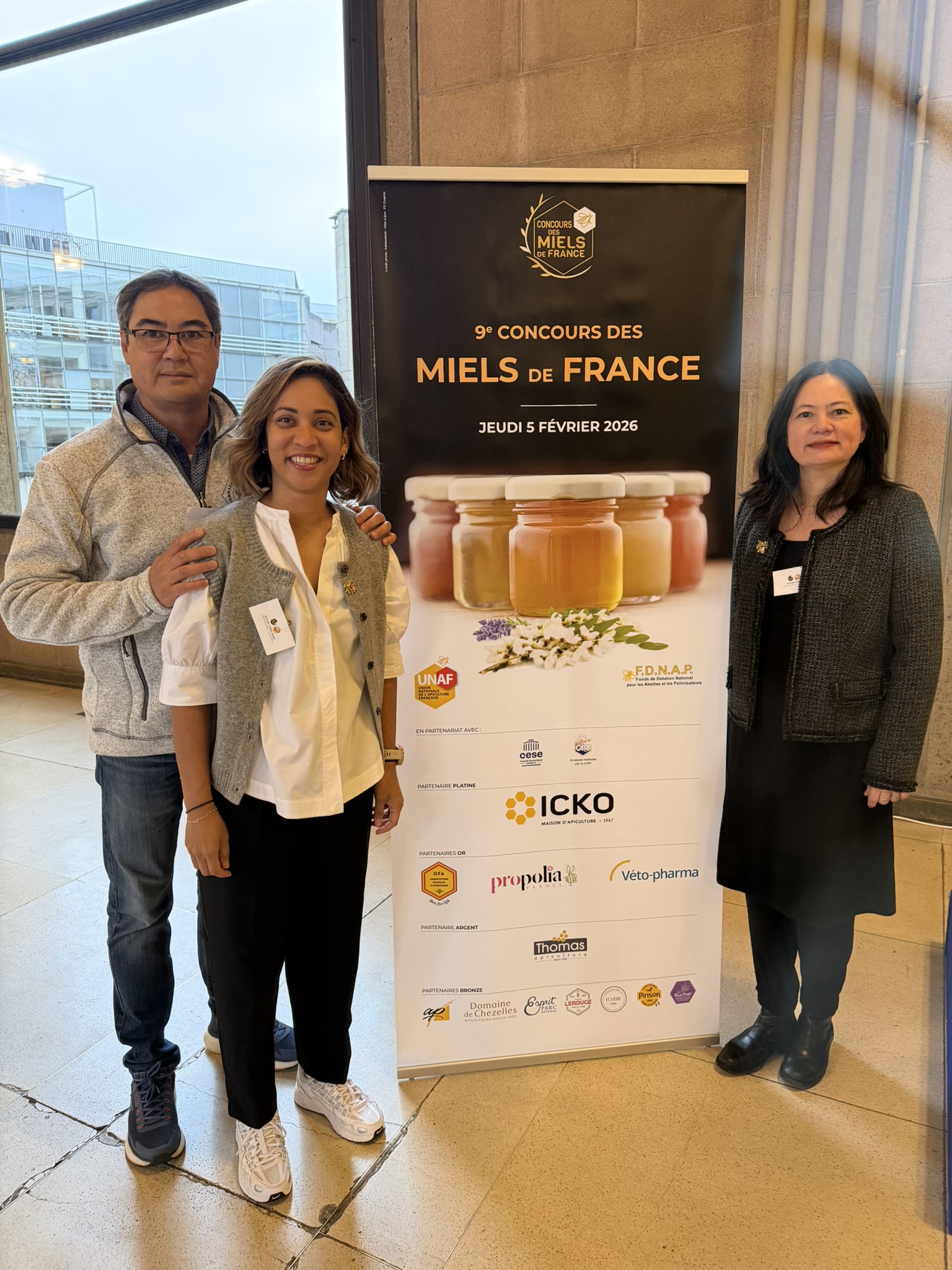 Jennyfer en tant que jury au 9e Concours des Miels de France à Toulouse