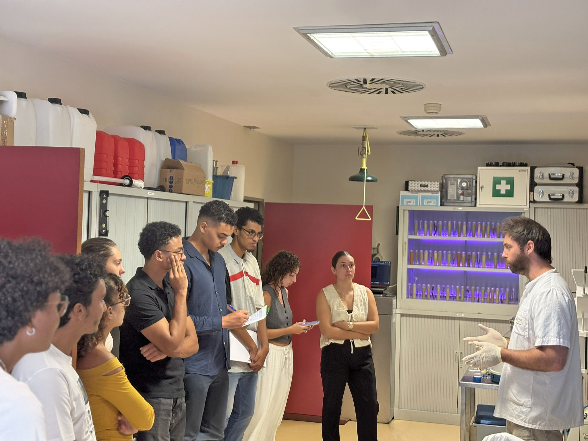 Visite de la plateforme d'extraction végétale